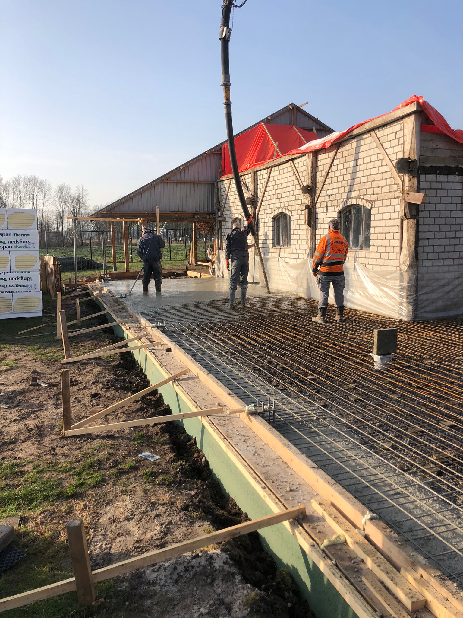 Restauratie hondenverblijf Weerselo foto